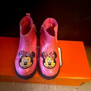 Minnie Mouse toddler boots